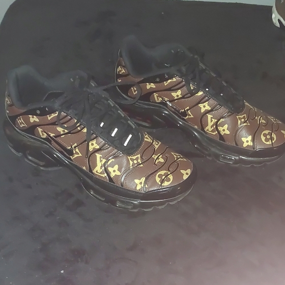 Louis Vuitton Brown and Black Sneakers - Picture 3 of 5